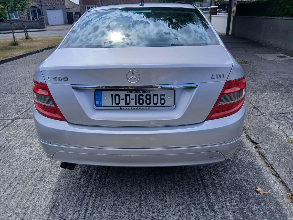 Mercedes-Benz C-Class 2010 only 124 kilometres - Image 1