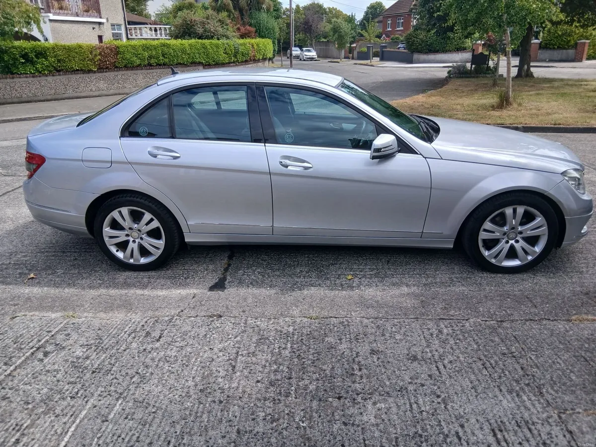 Mercedes-Benz C-Class 2010 only 124 kilometres - Image 4