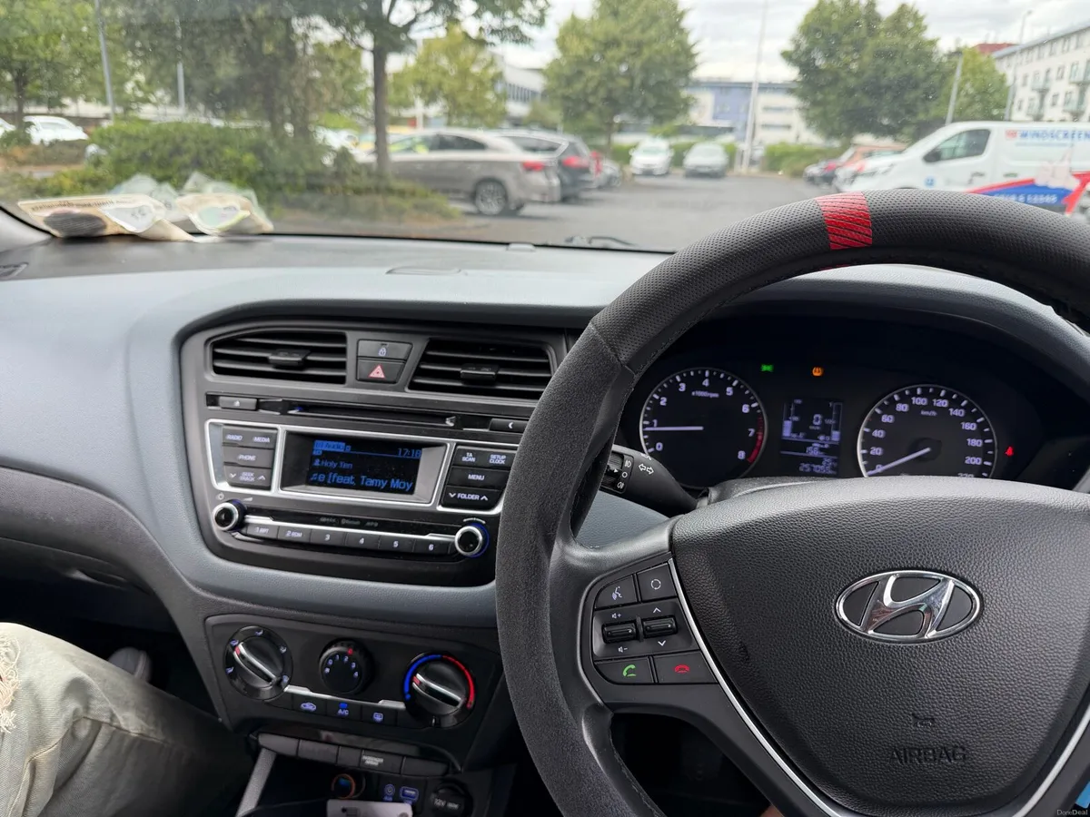 Hyundai i20 petrol 2015 - Image 4