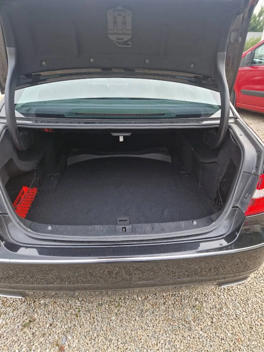 Mercedes E220 - Image 5