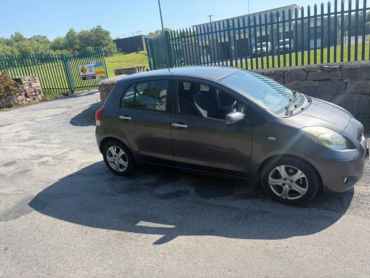 2010 Toyota Yaris - Image 3
