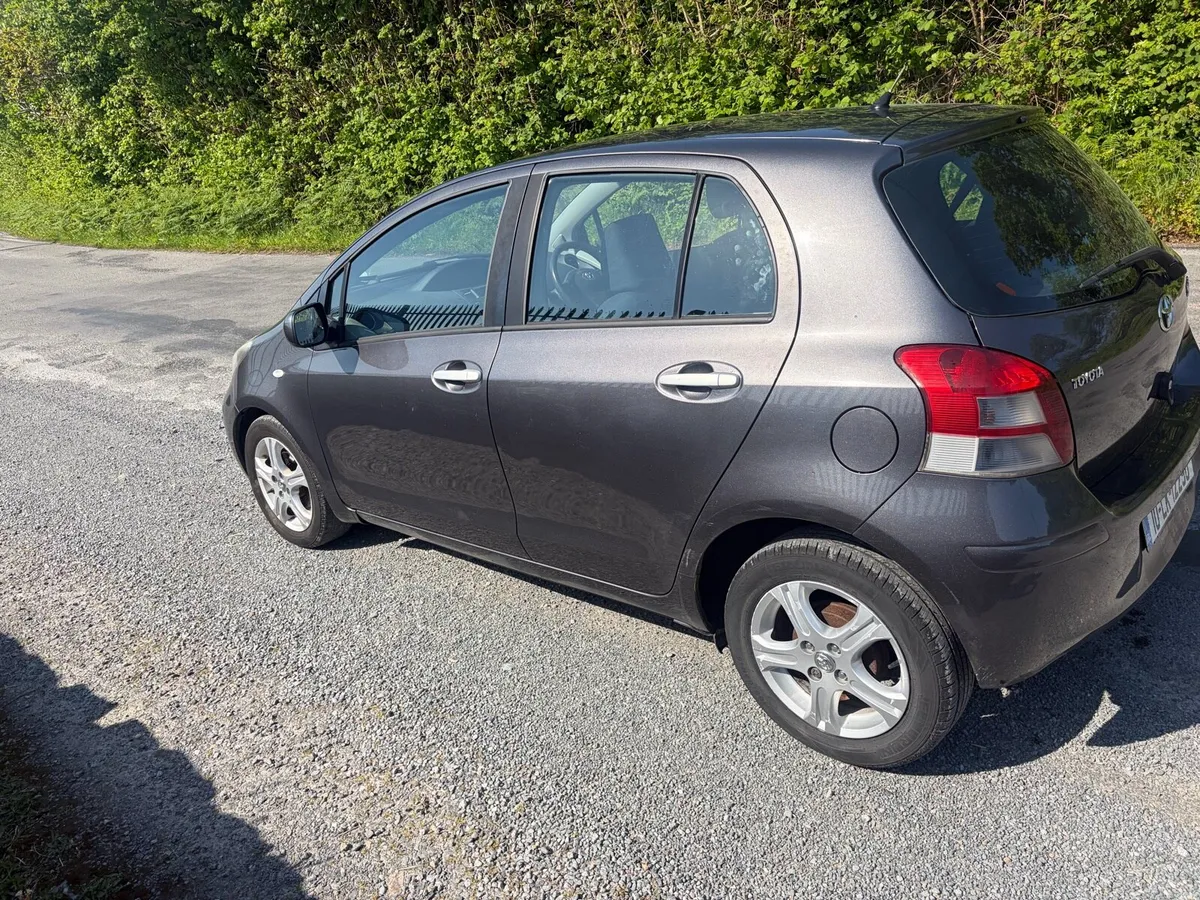2010 Toyota Yaris - Image 5