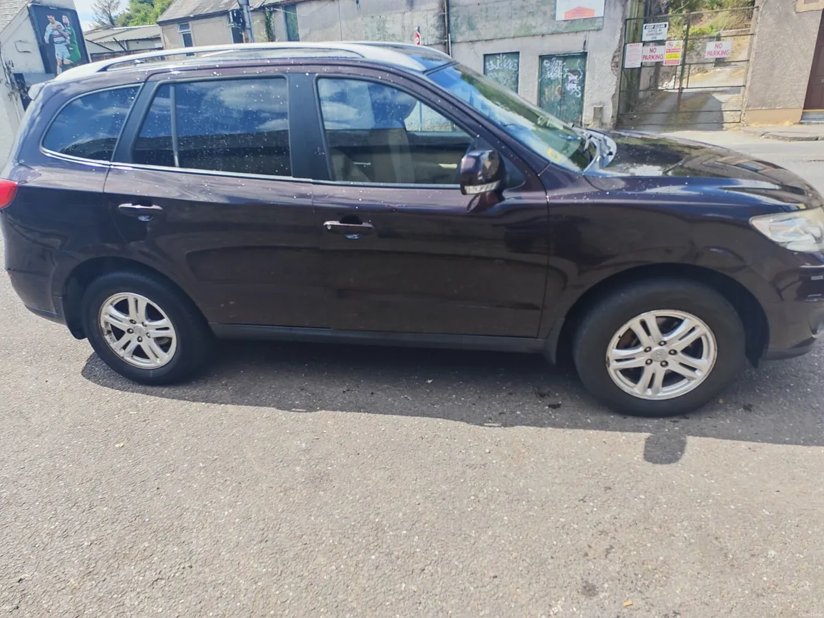 Hyundai Santa Fe 2011 - Image 4