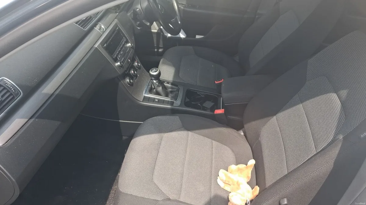 Volkswagen Passat 2012 - Image 5