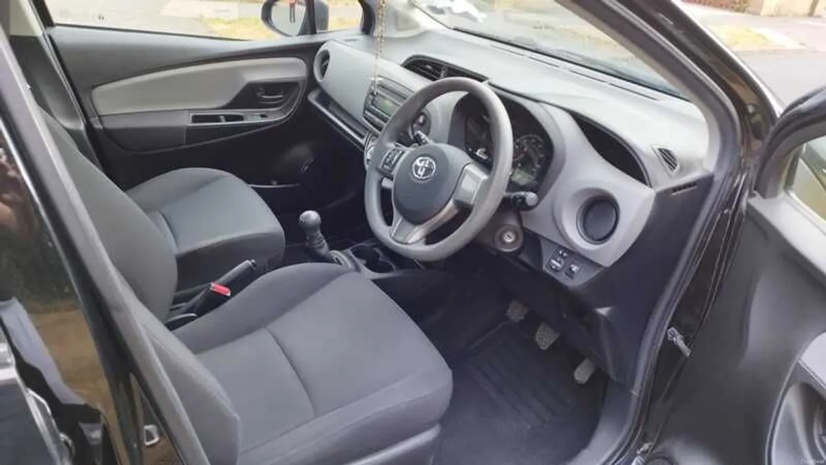 2016 Toyota Yaris - Image 5