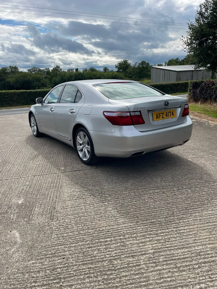 2009 Lexus LS600H - Image 3