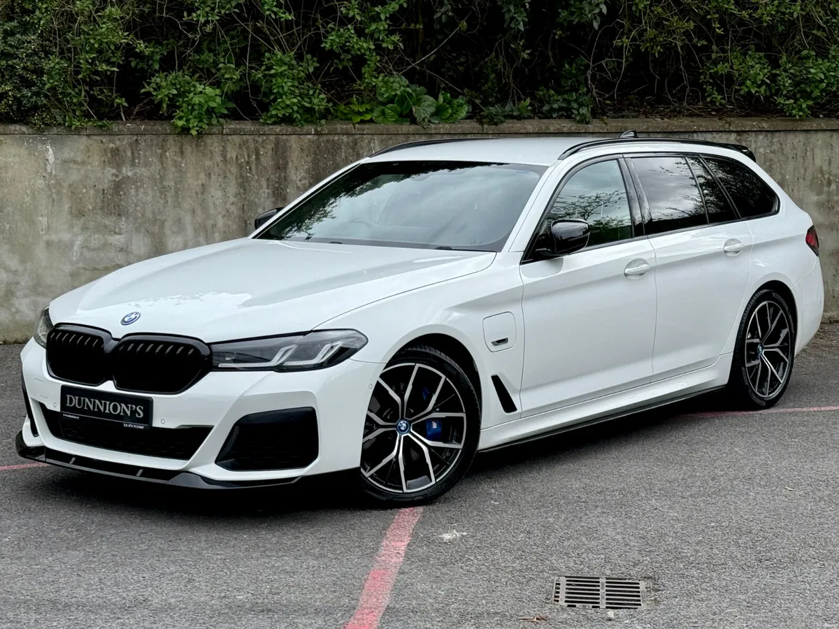 BMW 5-Series 2023 530E M SPORT TOURER LCI - Image 4