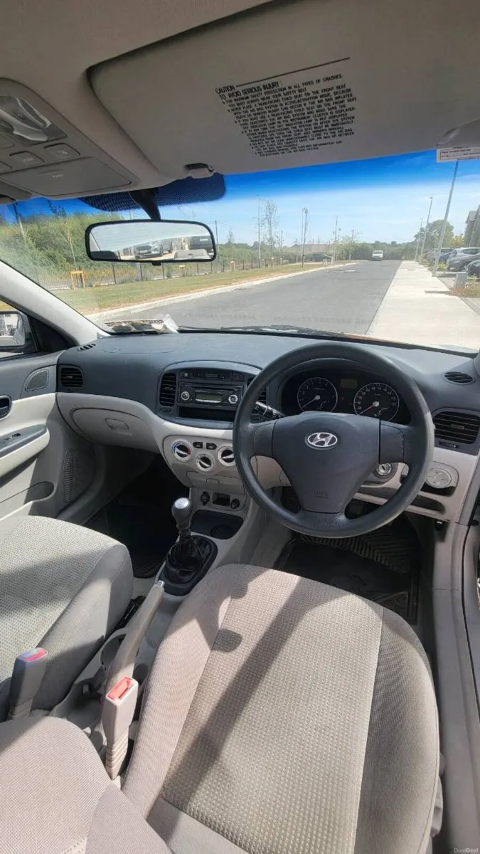 Hyundai Accent - Image 4