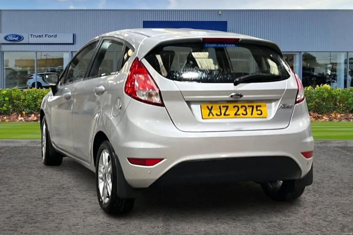 Ford Fiesta 1.25 82 Zetec 5dr - Image 2