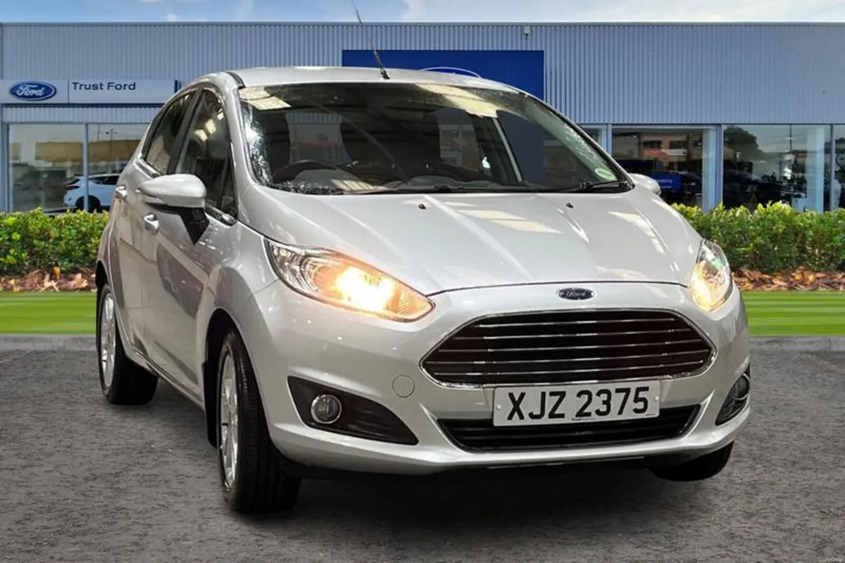 Ford Fiesta 1.25 82 Zetec 5dr - Image 1