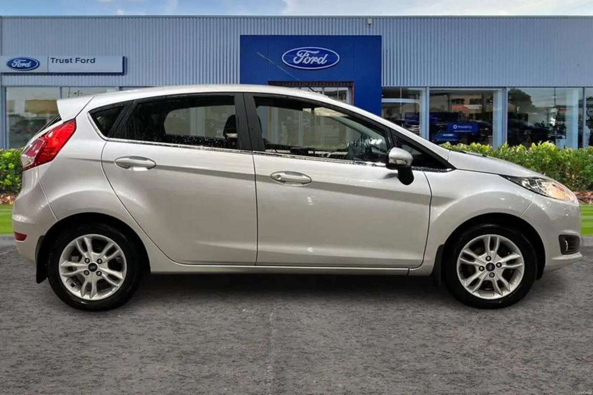 Ford Fiesta 1.25 82 Zetec 5dr - Image 3
