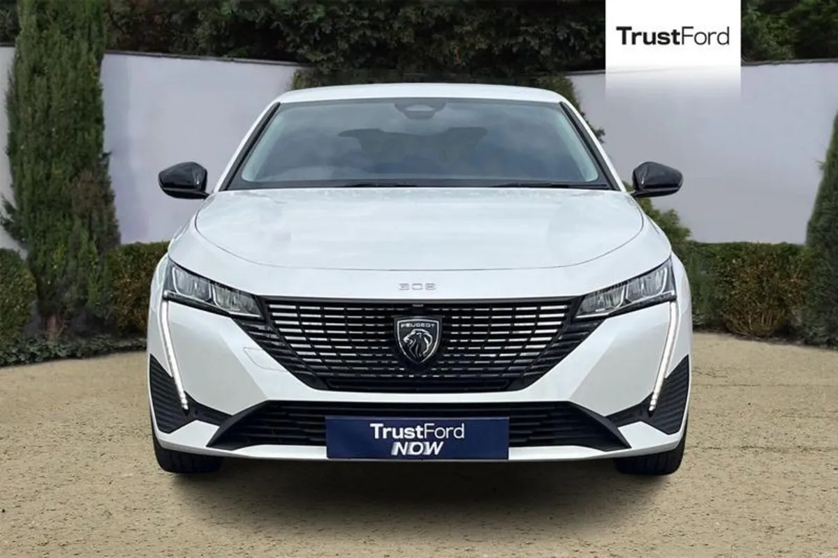 Peugeot 308 1.2 PureTech Allure Premium 5dr [AUTO] - Image 6