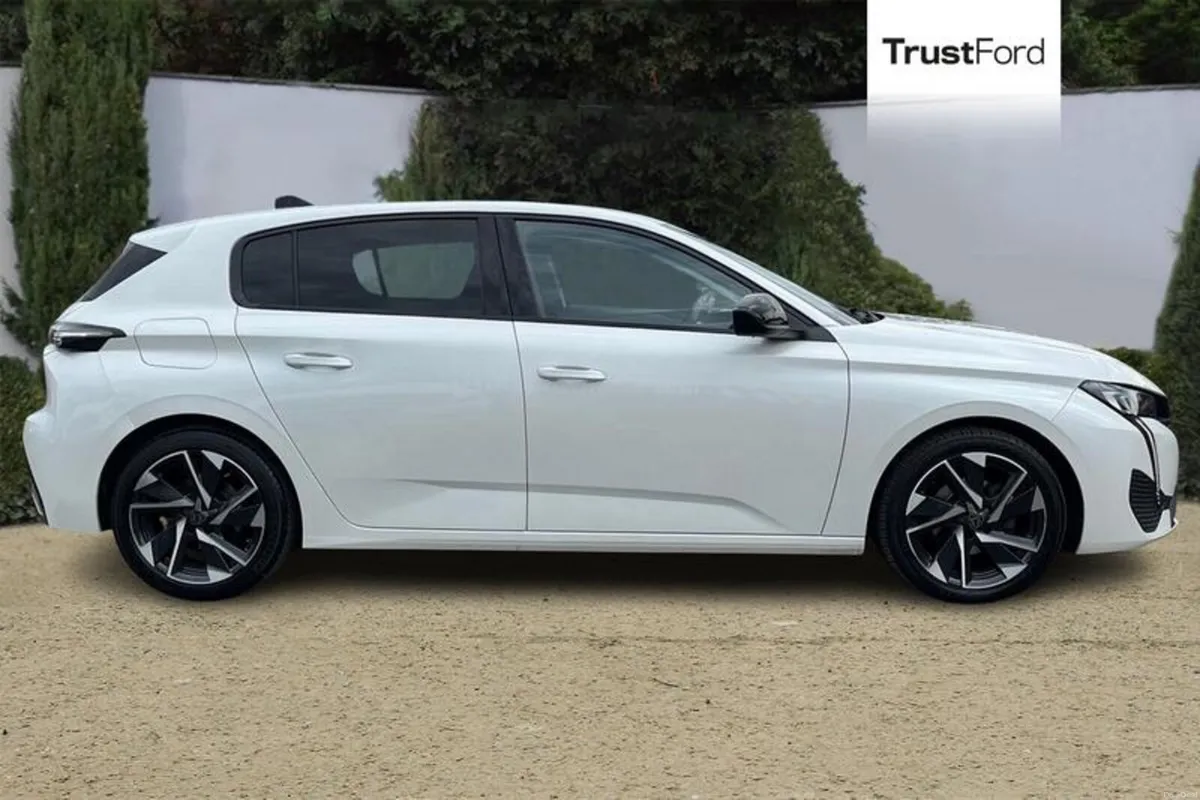 Peugeot 308 1.2 PureTech Allure Premium 5dr [AUTO] - Image 3