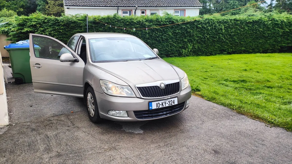 Skoda Octavia 2010 - Image 2