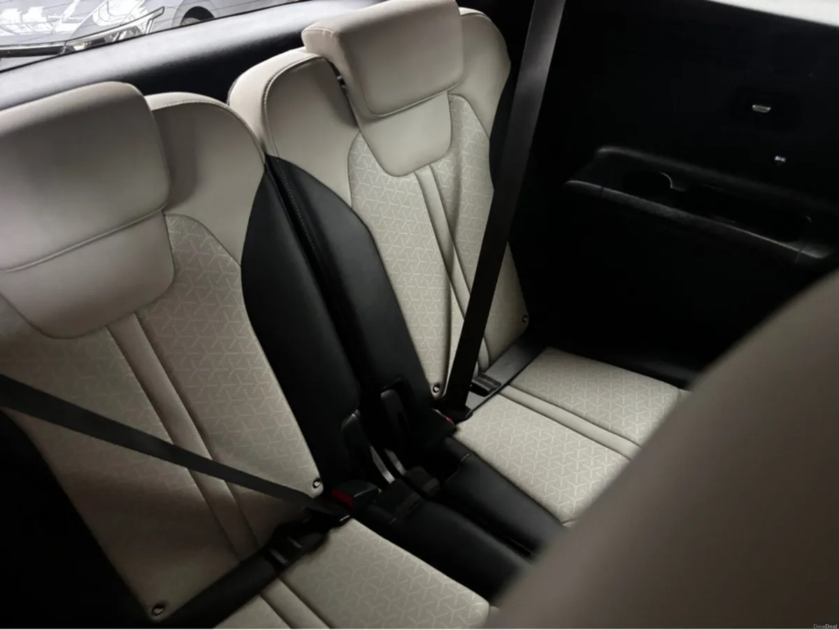 Kia Sorento K4 2WD 5DR AUTO 7 Seater - Image 5