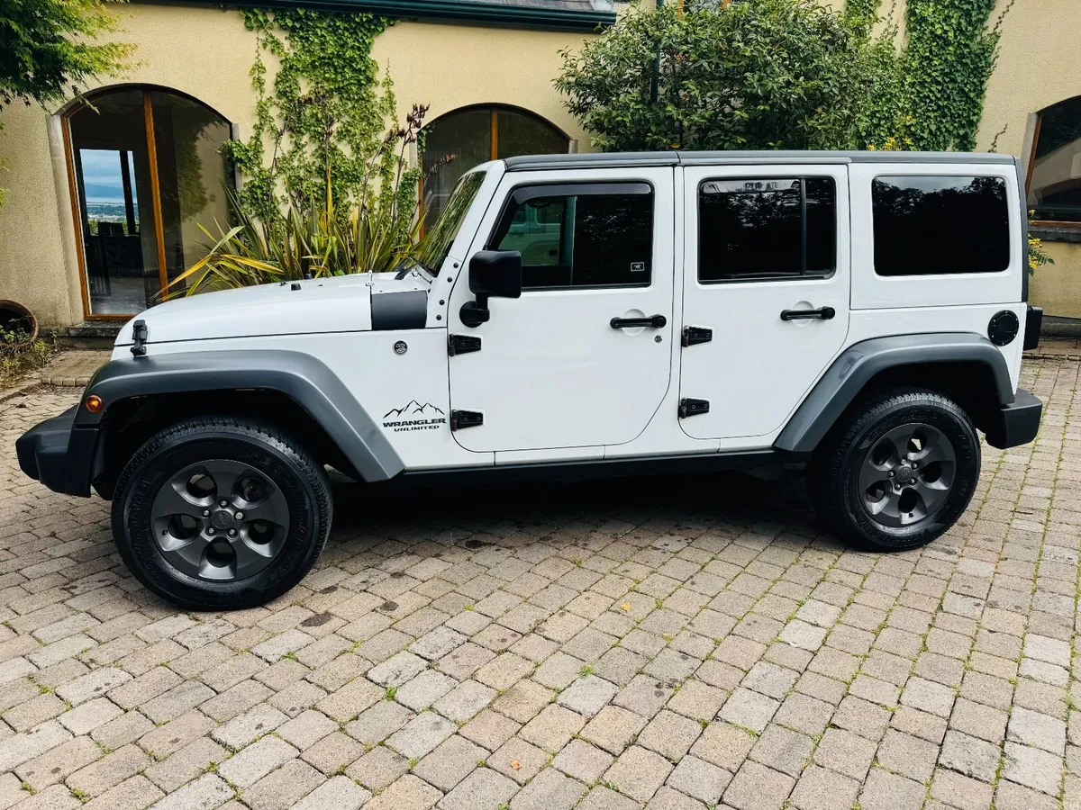 2018 JEEP WRANGLER AUTO NIGHT EDITION NI - Image 5