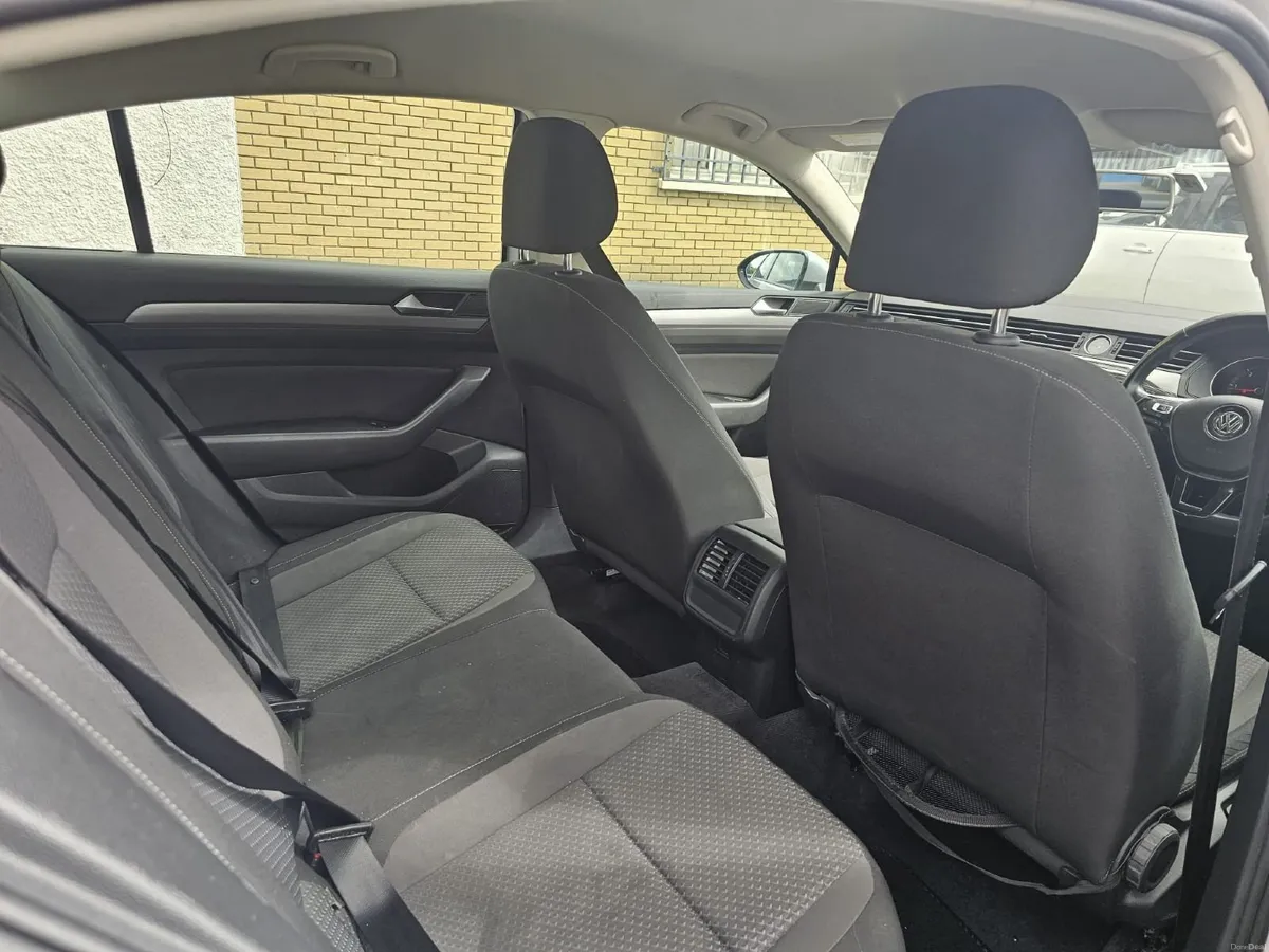 Volkswagen Passat 2018 - Image 3
