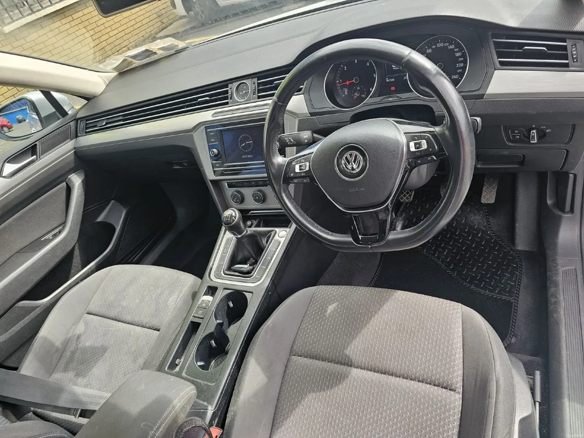 Volkswagen Passat 2018 - Image 6