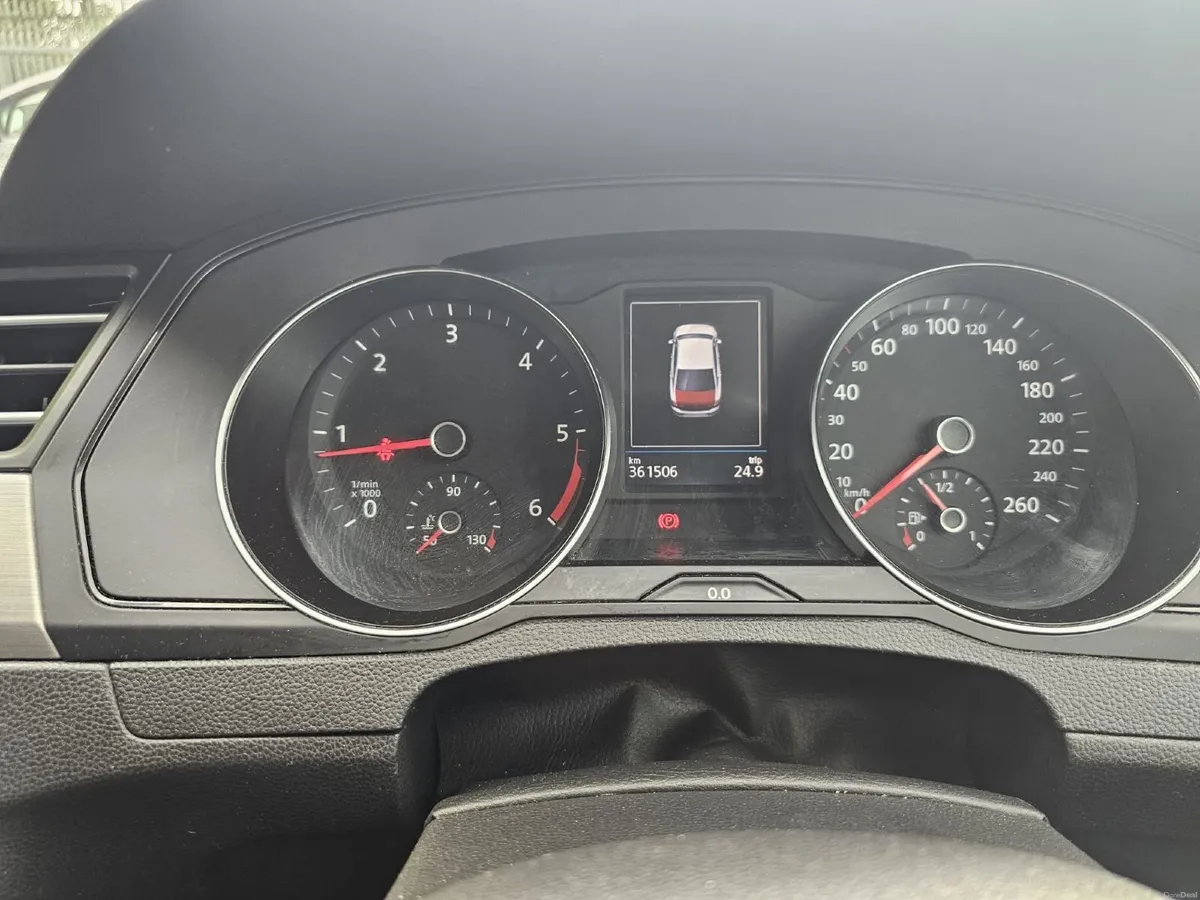 Volkswagen Passat 2018 - Image 5