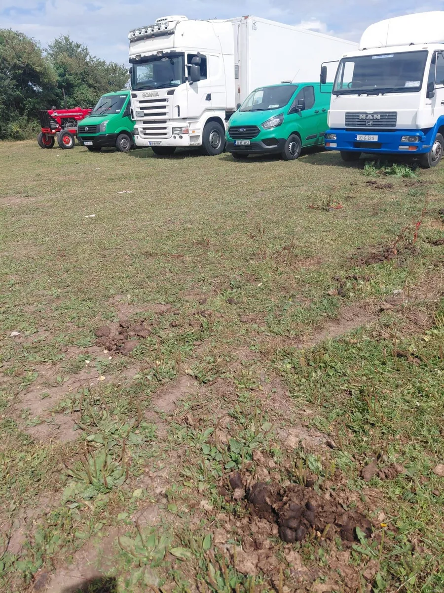 Assortment of vehicles - Image 2