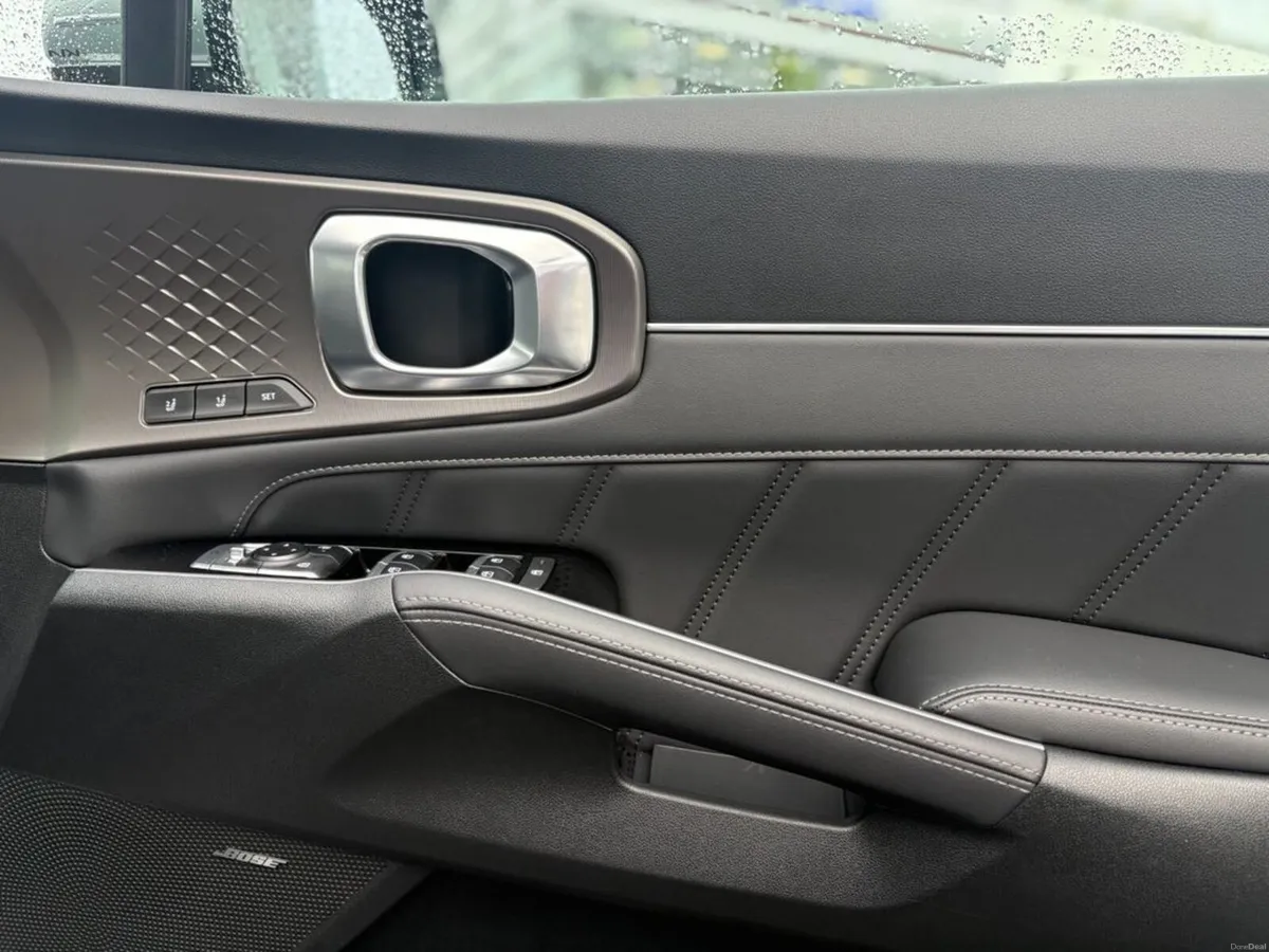Kia Sorento 1.6 Plug in hybrid ( 7 Seats ) - Image 6