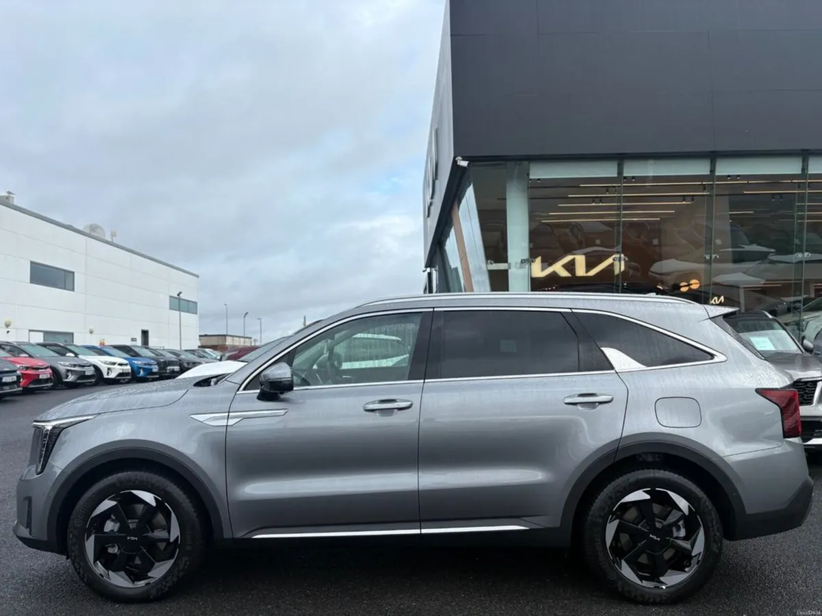 Kia Sorento 1.6 Plug in hybrid ( 7 Seats ) - Image 3