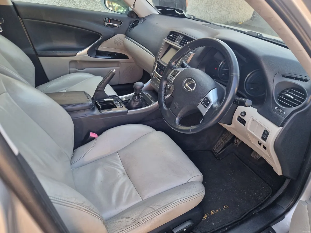 Lexus IS 2011 - Image 6