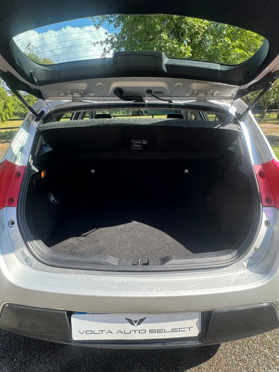 Toyota Auris 1.4 D4D Aura Edition - Image 5