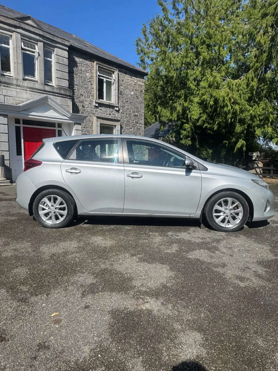 Toyota Auris 1.4 D4D Aura Edition - Image 2