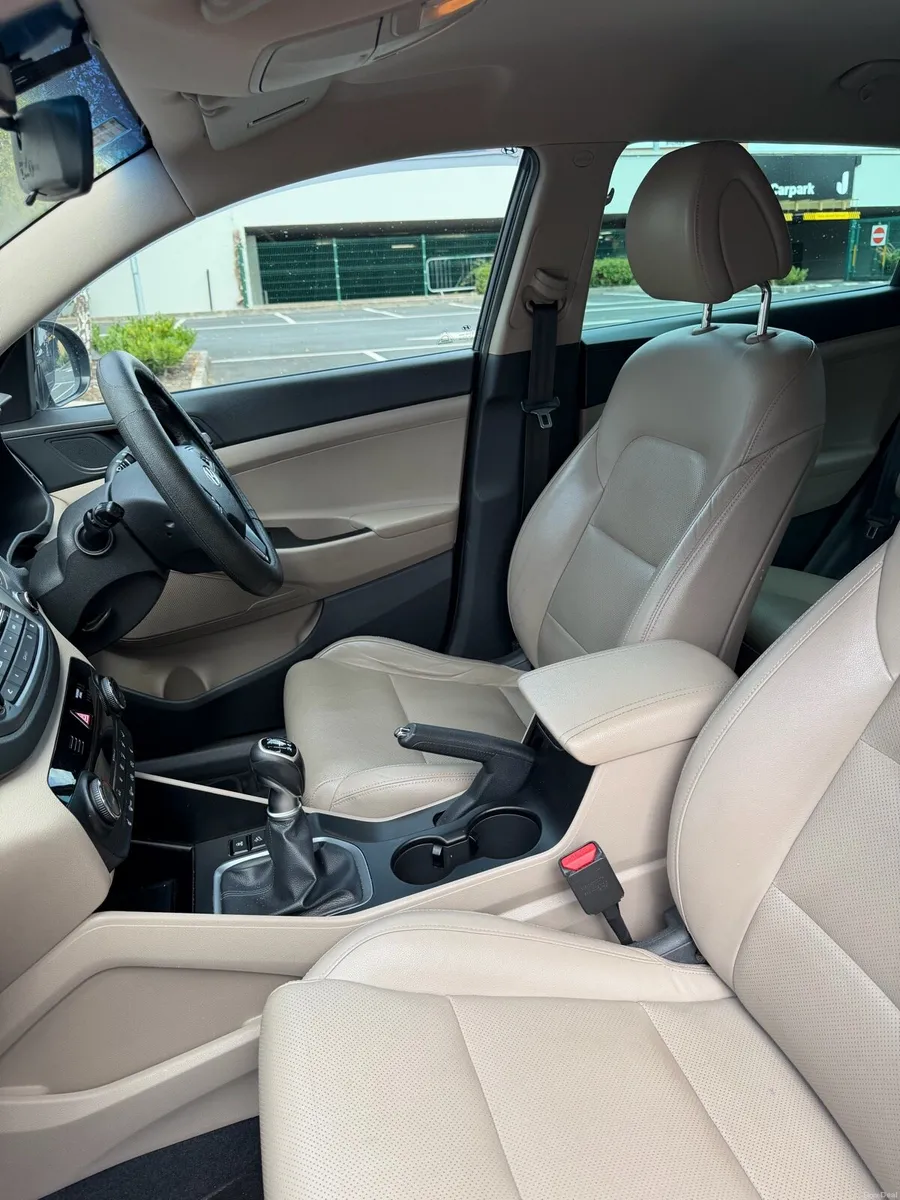 2017 Hyundai Tuscon Executive - Image 5