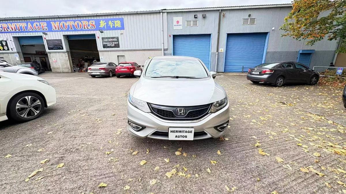 Honda Jade1.5 Hybrid Auto 6 SEATER 2015 - Image 2