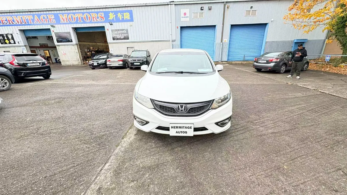 Honda Jade1.5 Hybrid Auto 6 SEATER 2015 - Image 2