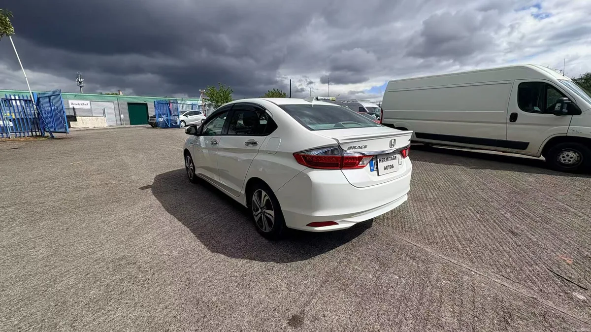 Honda Grace 1.5 Hybrid Petrol Auto 2015 - Image 4