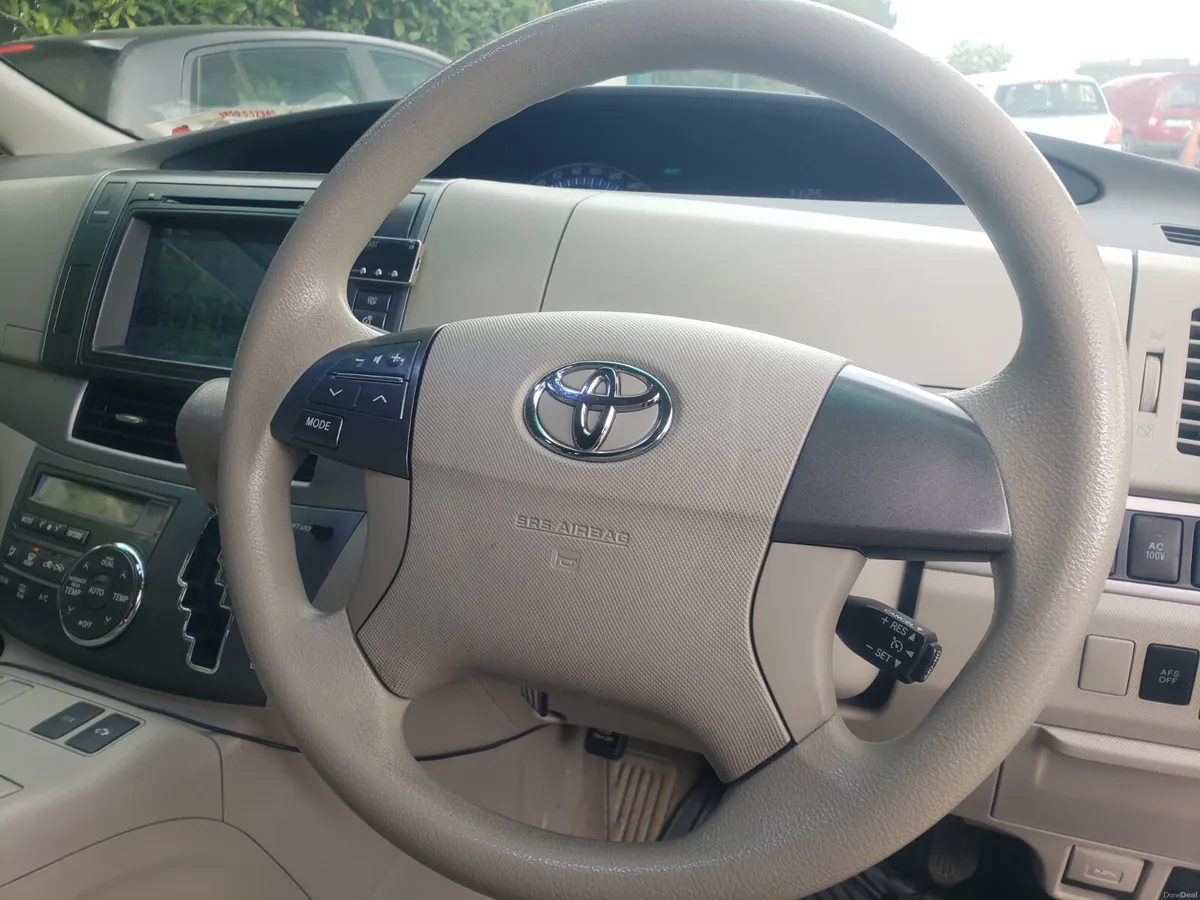 8 seats Toyota Estima 2011 - Image 3