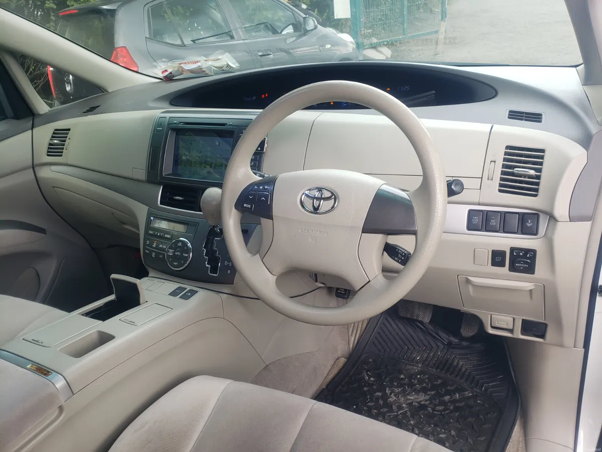 8 seats Toyota Estima 2011 - Image 5