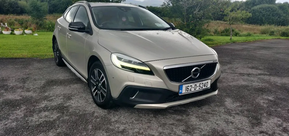 2016 Volvo V40 - Image 3