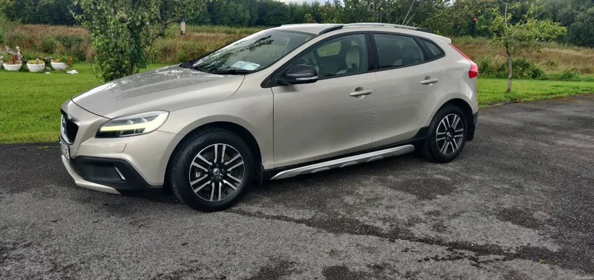 2016 Volvo V40 - Image 5