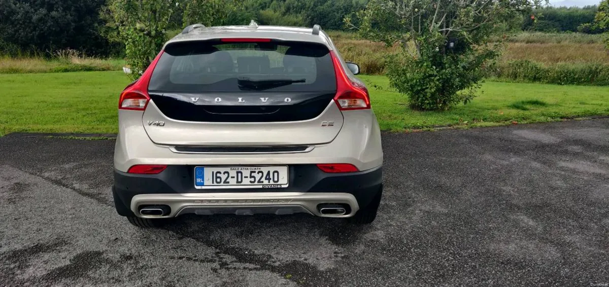 2016 Volvo V40 - Image 6
