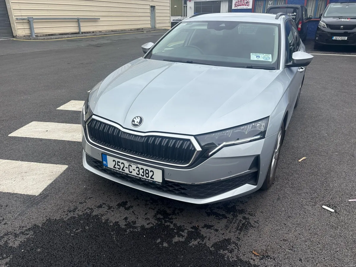 Skoda Octavia commercial 2 seater 20kms - Image 1