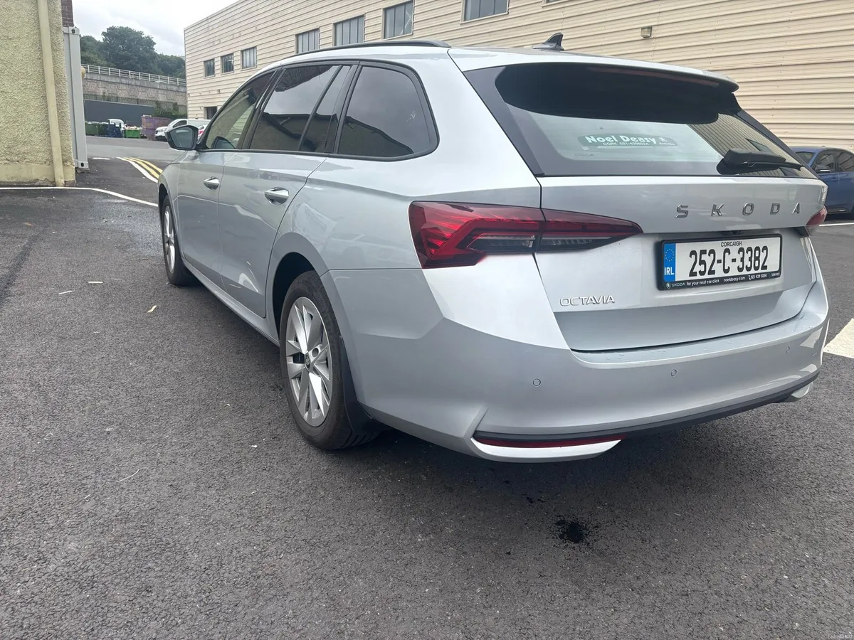 Skoda Octavia commercial 2 seater 20kms - Image 2