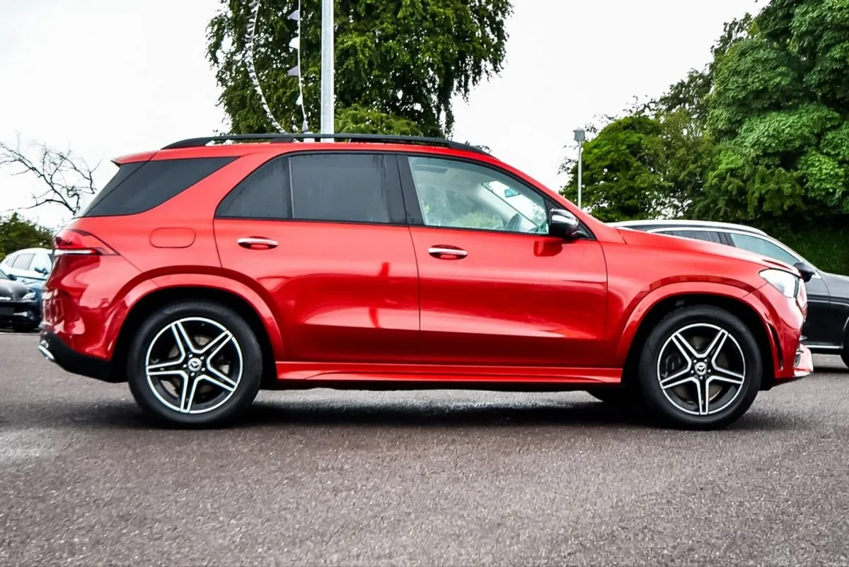 Mercedes-Benz GLE 350de AMG Premium Plus 4Matic 32 - Image 3