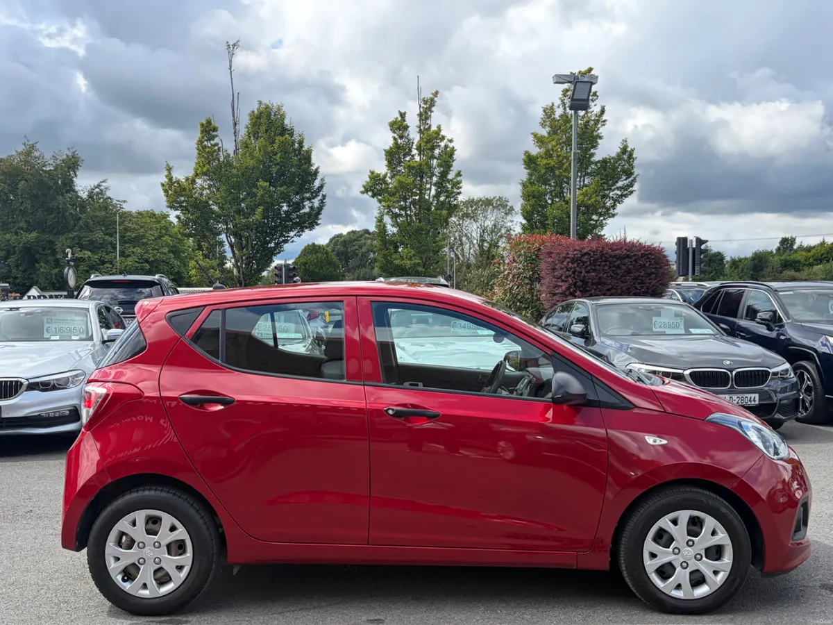 152 Hyundai i10 *Tiny Kilometres* - Image 4