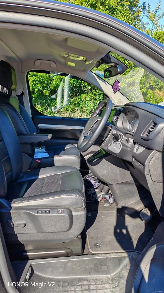 Wheelchair Accessible Peugeot e Traveller Allure - Image 4