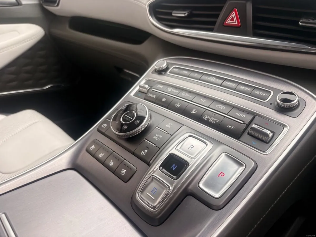 Hyundai Santa Fe 1.6 PHEV 4WD Executive Plus Auto - Image 6