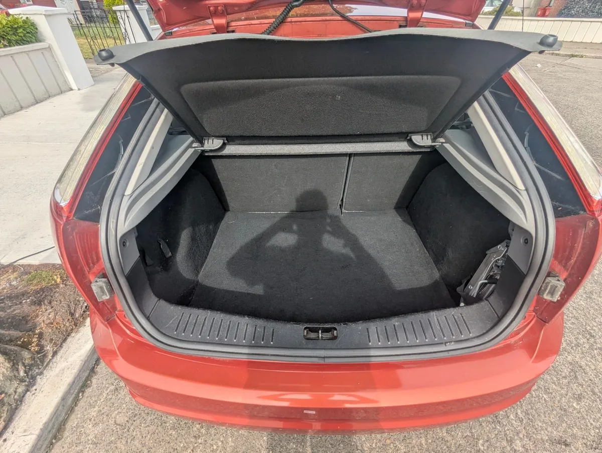 Ford Focus 2010 - Image 2