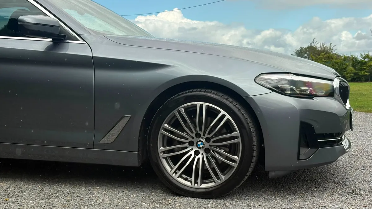 BMW 5-Series 2022 - Image 5