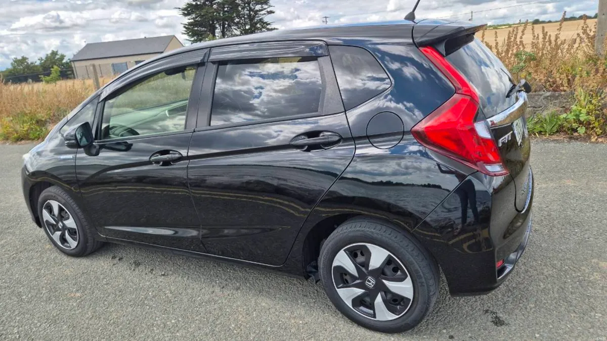 Honda Fit Hybrid - Image 5