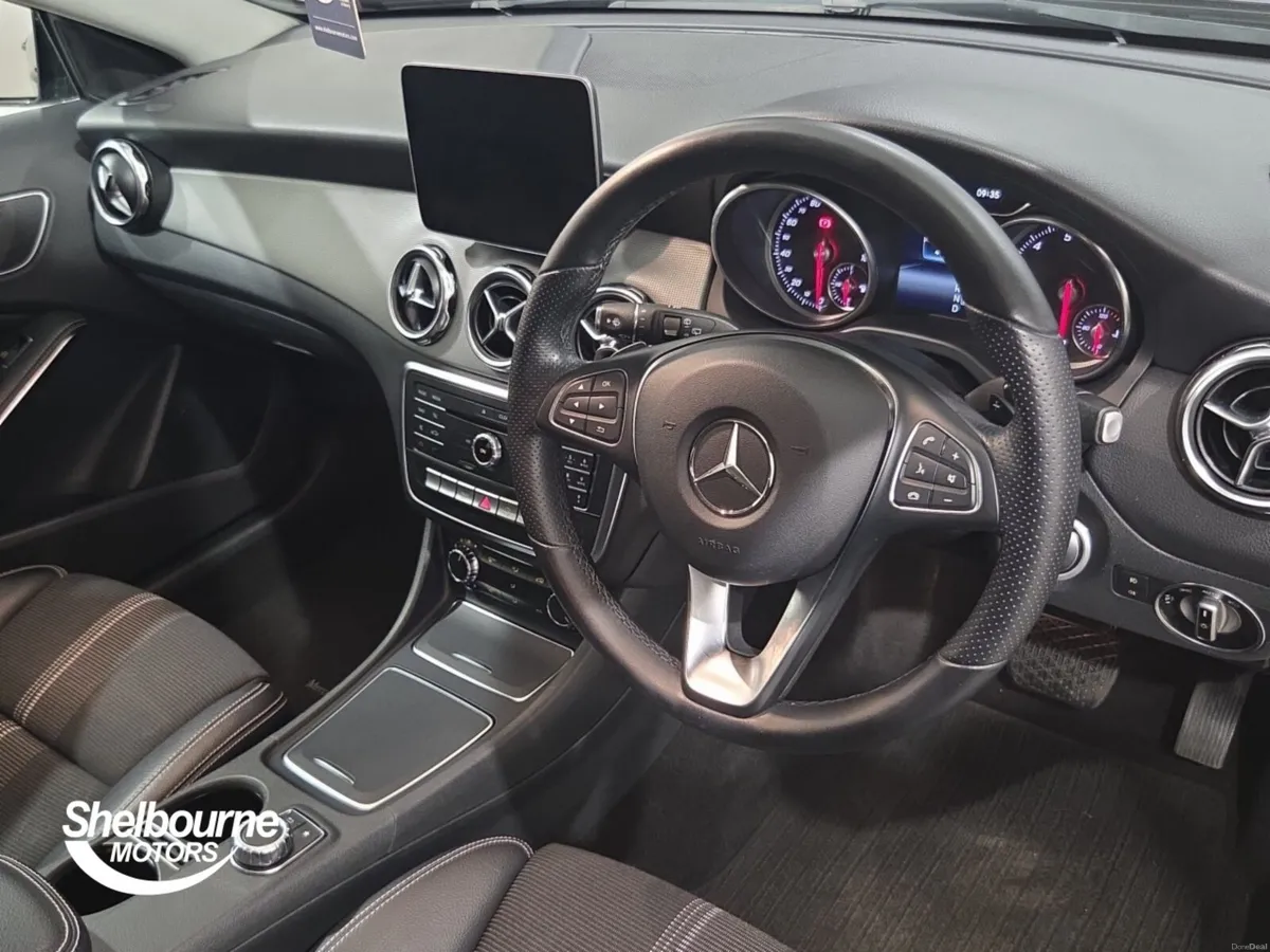 Mercedes-Benz GLA Class GLA 180 URBAN EDITION - Image 4
