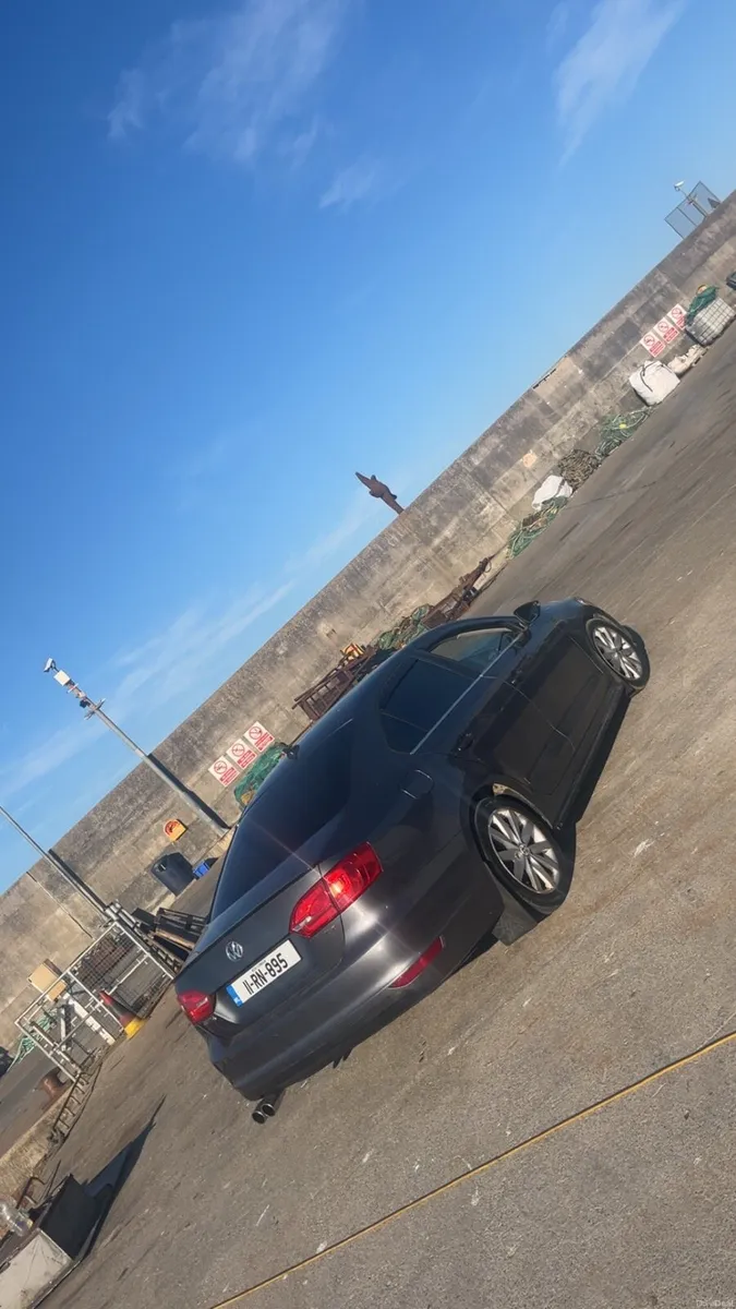 Volkswagen Jetta - Image 2
