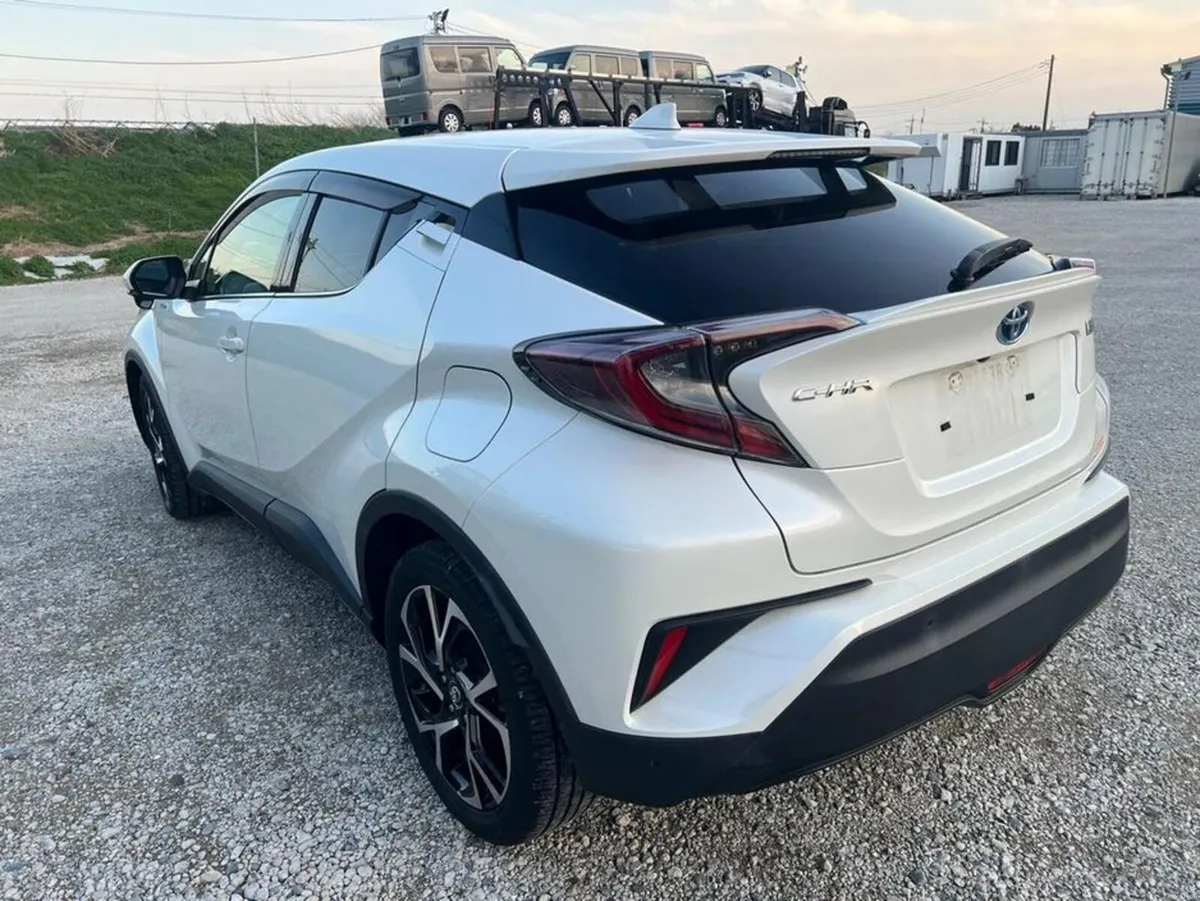 Toyota C-HR G Leather seats - Image 4